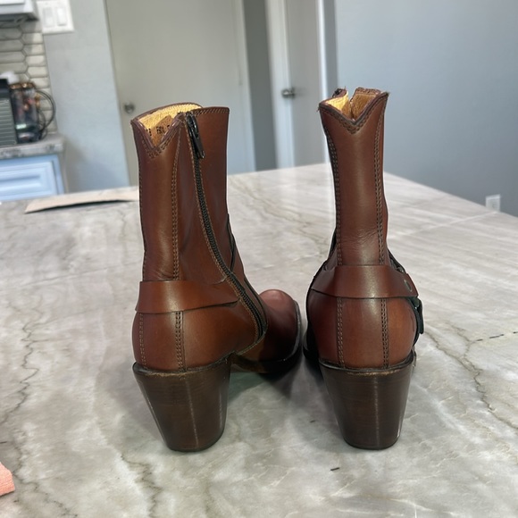 New boots - Picture 4 of 9